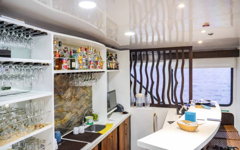 experience in the dining room elegant tableware ecogalaxy cruise to Galapagos