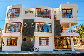 Galapagos: Volcano Hotel